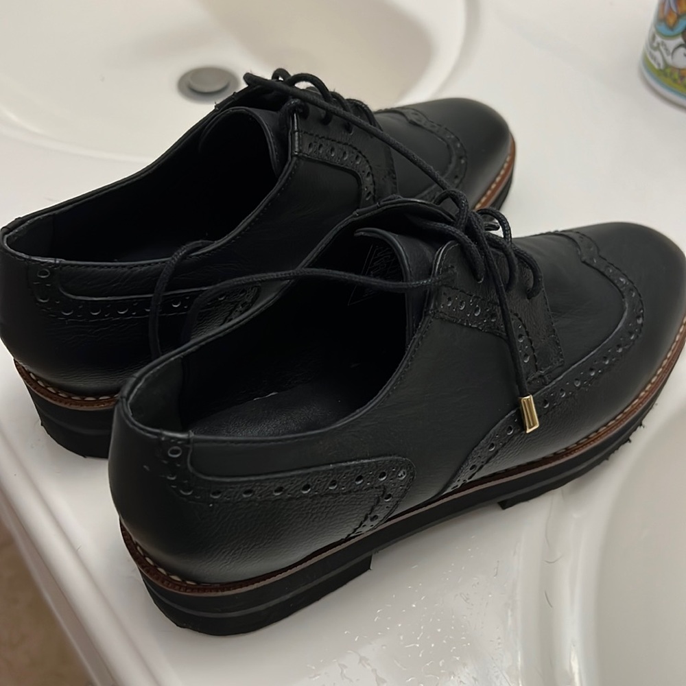 Black leather Oxford